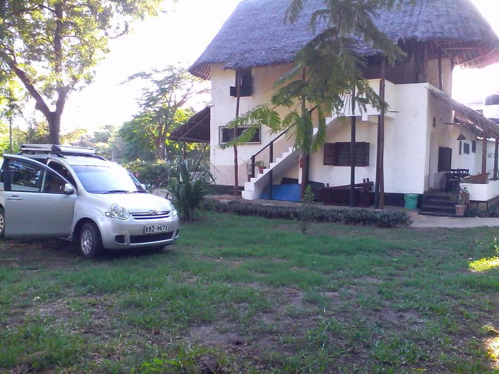 Diani Banda Cottages Diani Beach Exterior foto