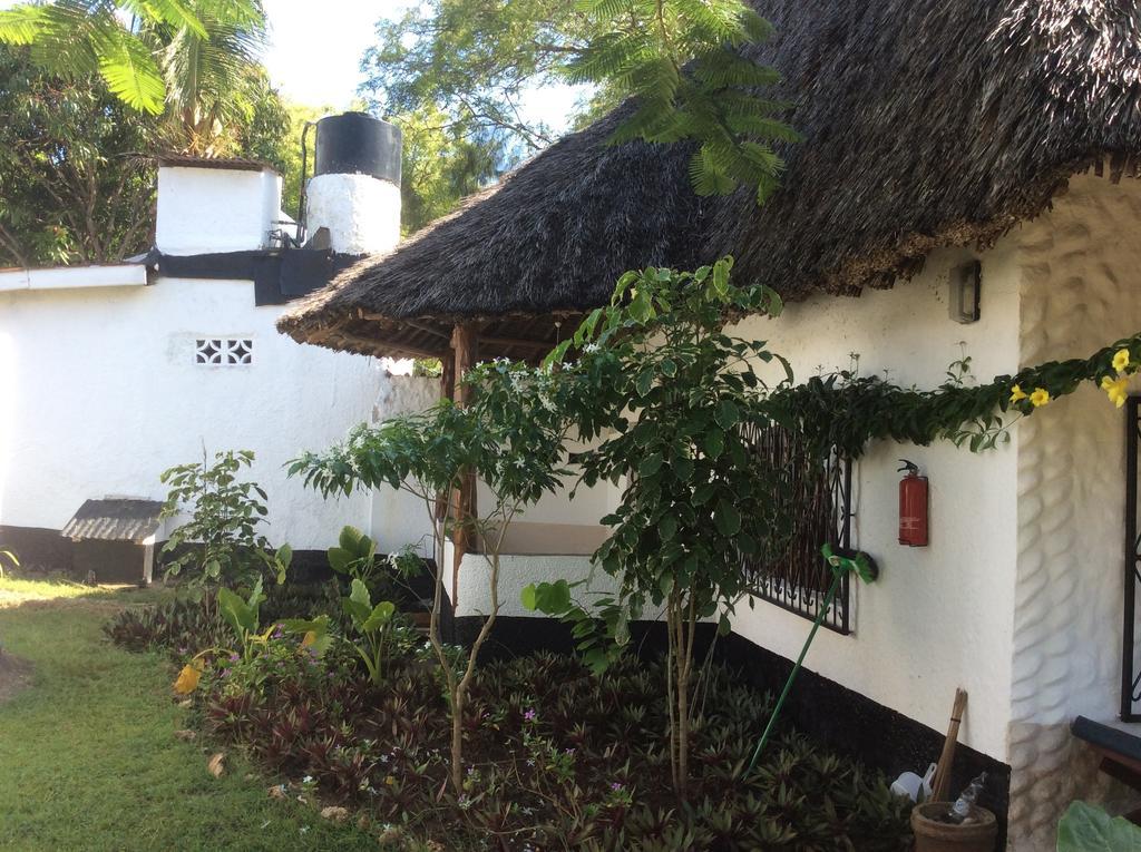 Diani Banda Cottages Diani Beach Exterior foto