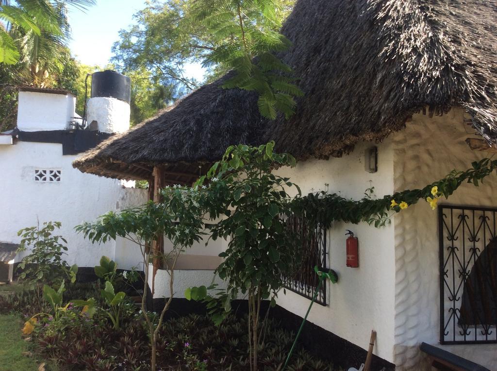 Diani Banda Cottages Diani Beach Exterior foto