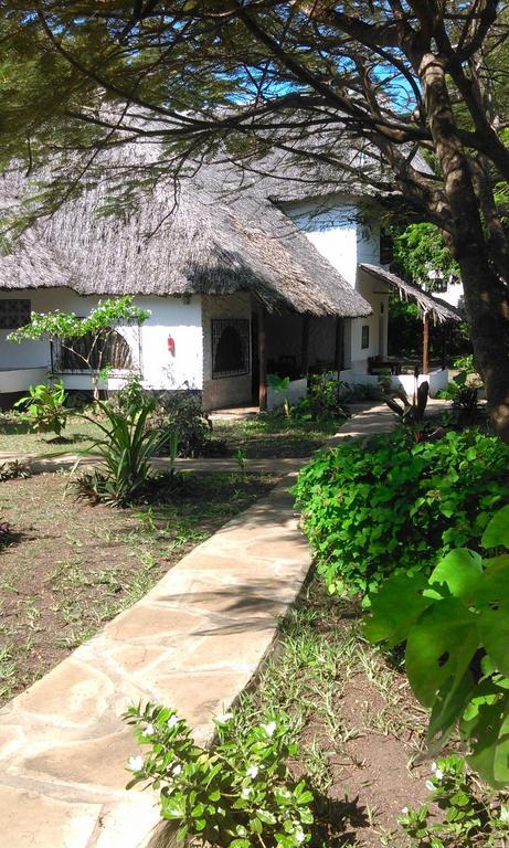 Diani Banda Cottages Diani Beach Exterior foto